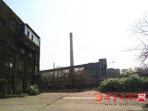 齐鲁晚报3月30日讯30日上午，历城化肥厂小区举办供暖设施成功改造庆祝大会，庆祝该小区成功加入了济南热力公司集中供暖，告别了小星空官方网页版_星空（中国）供暖。根据济南市的要求，城区134台35吨以下的燃煤供暖星空官方网页版_星空（中国）今冬供暖前必须淘汰升级，将不再供暖。